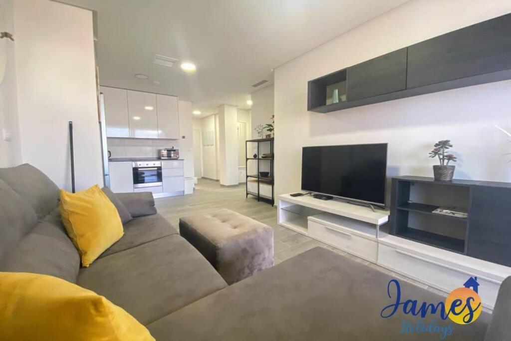 Green Hills Luxury Apartment With Comm Pool 알리칸테 외부 사진